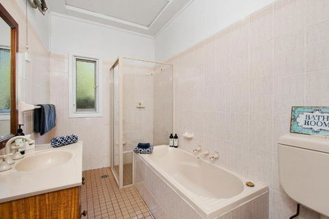 GOWAN ROSS COTTAGE - Dalby Accommodation 5
