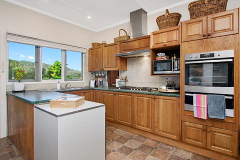 GOWAN ROSS COTTAGE - Dalby Accommodation 3