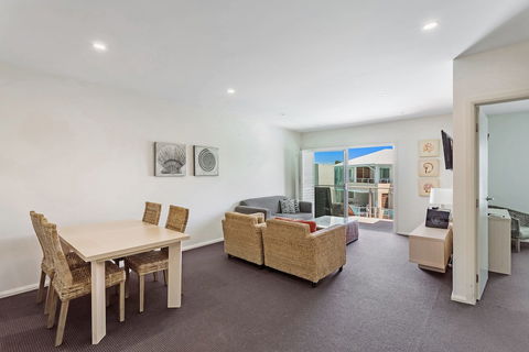 Pacific Blue Apartment 244 / 265 Sandy Point Rd - Dalby Accommodation 0