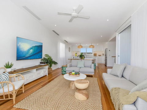 KINGY BEACH HOUSE At 162 - Dalby Accommodation 3