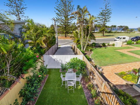 KINGY BEACH HOUSE At 162 - Dalby Accommodation 5