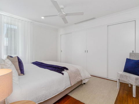 KINGY BEACH HOUSE At 162 - Dalby Accommodation 4