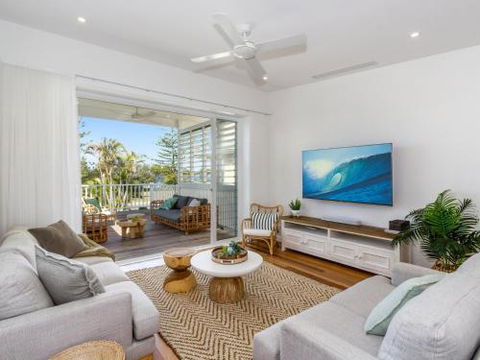 KINGY BEACH HOUSE At 162 - Dalby Accommodation 6