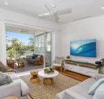 KINGY BEACH HOUSE at 162 - Dalby Accommodation