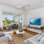 KINGY BEACH HOUSE At 162 - Dalby Accommodation 0