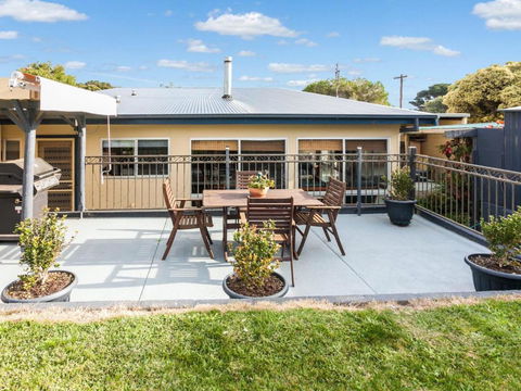 OCEAN SOUNDS Anglesea - Dalby Accommodation 2