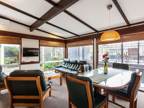 OCEAN SOUNDS Anglesea - Dalby Accommodation 4