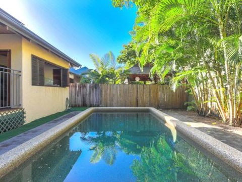 TROPSVILLA At PALM COVE - Dalby Accommodation 0