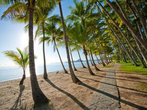 TROPSVILLA At PALM COVE - Dalby Accommodation 1