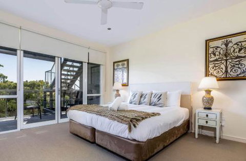 COASTAL SOUL VILLA At BROADBEACH - Dalby Accommodation 6