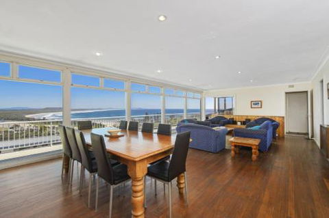 La Mer 19 Dulconghi Street - Dalby Accommodation 1