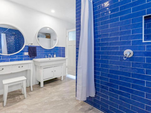 SANTORINI BEACH HOUSE SAFETY BEACH - Dalby Accommodation 5