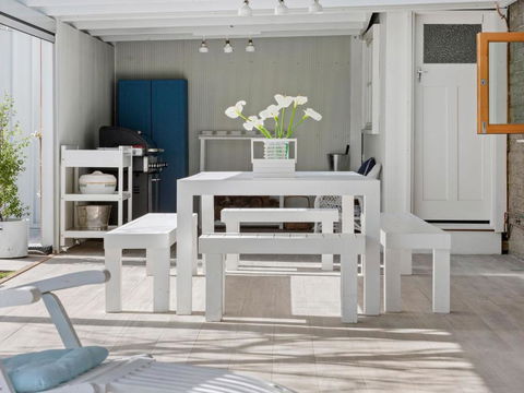 SANTORINI BEACH HOUSE SAFETY BEACH - Dalby Accommodation 1