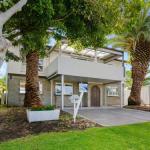 SANTORINI BEACH HOUSE SAFETY BEACH - Dalby Accommodation 0