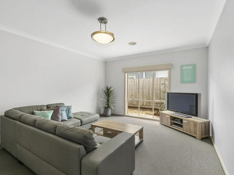 THE LOCH SURFSIDE WIFI NETFLIX PET FRIENDLY (OUTSIDE ONLY) - Dalby Accommodation 4