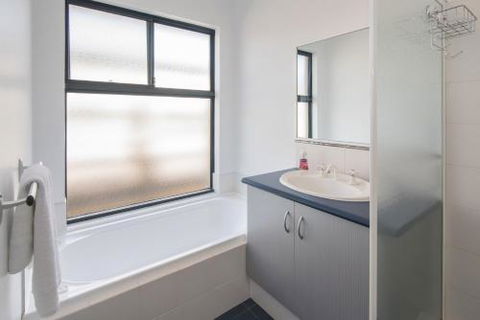 Acrosstheway - Dalby Accommodation 3