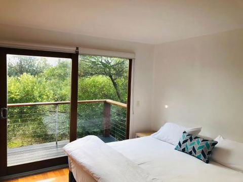 Carinya Coastal Cottage - Dalby Accommodation 0