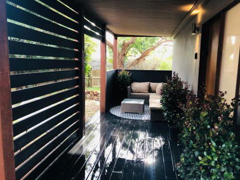 Carinya Coastal Cottage - Dalby Accommodation 1