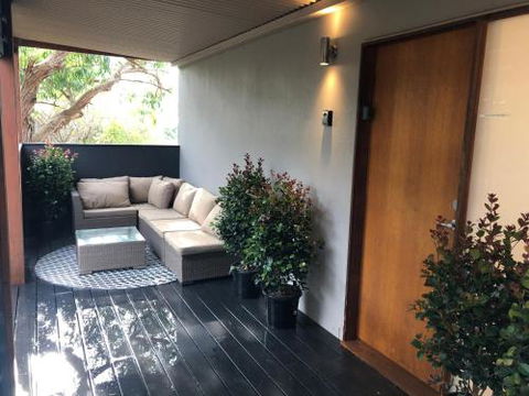 Carinya Coastal Cottage - Dalby Accommodation 5