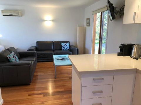 Carinya Coastal Cottage - Dalby Accommodation 6