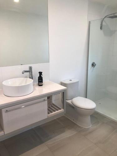 Carinya Coastal Cottage - Dalby Accommodation 3