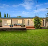 Casual Beachin It Family Getaway with Bungalow on Beachfront - Dalby Accommodation
