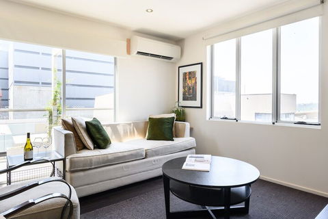 OLIVER Laneway Art Fed Square & Top Restaurants - Dalby Accommodation 2