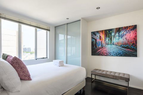 OLIVER Laneway Art Fed Square & Top Restaurants - Dalby Accommodation 5