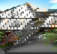 Elizabethan Lodge - Dalby Accommodation