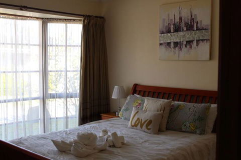 Australian Home Away At Doncaster Elgar - Dalby Accommodation 7