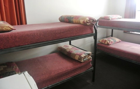Globe Backpackers & City Oasis Resort - Dalby Accommodation 1
