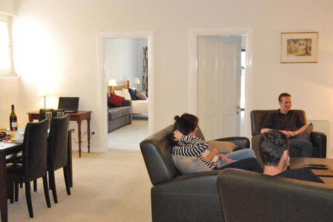 Brayfield Cottage - Dalby Accommodation 3