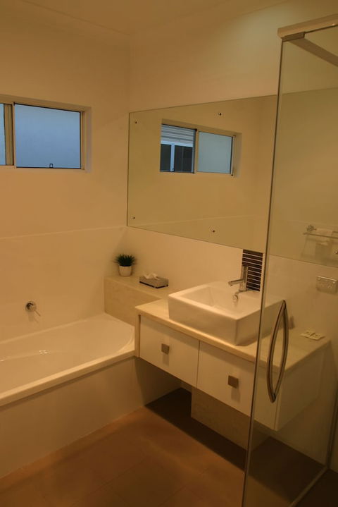 Clearwater Motel Apartments - Dalby Accommodation 3