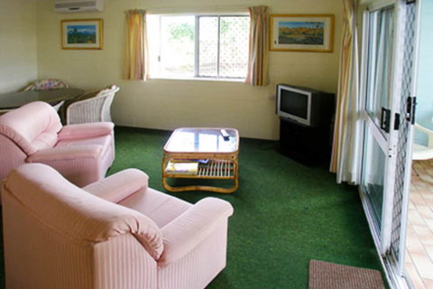Coral Reef Apartments - Dalby Accommodation 6