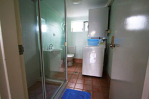Coral Reef Apartments - Dalby Accommodation 5