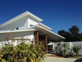 Creekside Family Escape - Dalby Accommodation 0
