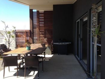 Creekside Family Escape - Dalby Accommodation 1