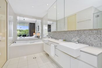 Bale Beach Front Resort Home Apartment 1128 - Dalby Accommodation 6