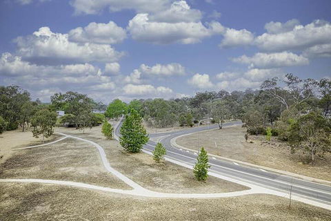 CANBERRA CHIC-Hosted By L'Abode - Dalby Accommodation 2