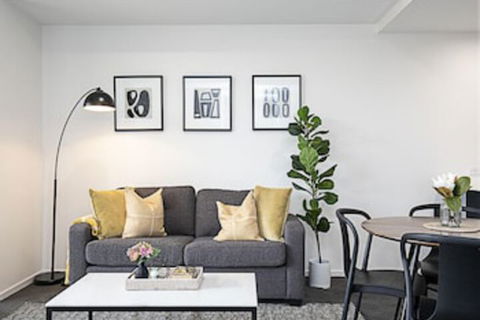 CANBERRA CHIC-Hosted By L'Abode - Dalby Accommodation 0