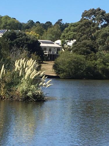 Lakeside Conti Villas - Dalby Accommodation 4