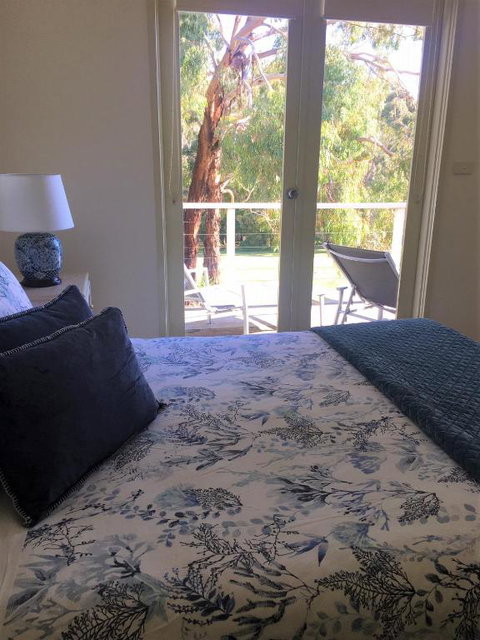 Lakeside Conti Villas - Dalby Accommodation 6