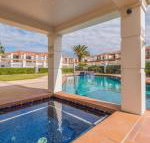 Breakers Block 1 unit 1 Pool in complex across the road from the beach - Dalby Accommodation