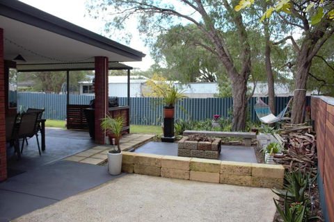 Abbey Beach Cottage - Dalby Accommodation 4