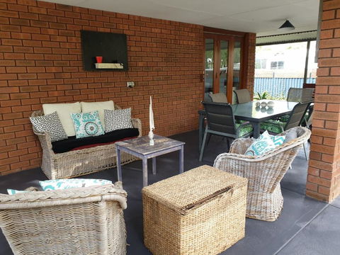 Abbey Beach Cottage - Dalby Accommodation 3