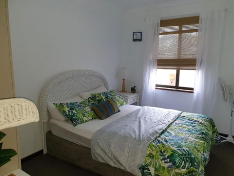 Abbey Beach Cottage - Dalby Accommodation 6