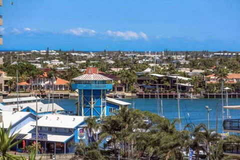 Beachfront Mooloolaba Apartment - Dalby Accommodation 2