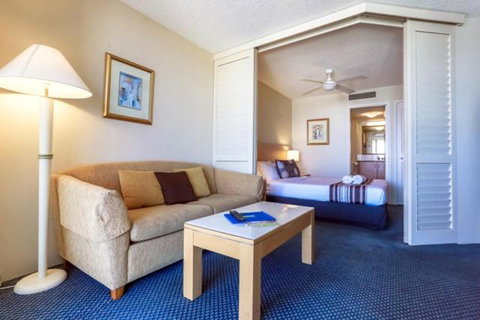 Beachfront Mooloolaba Apartment - Dalby Accommodation 5