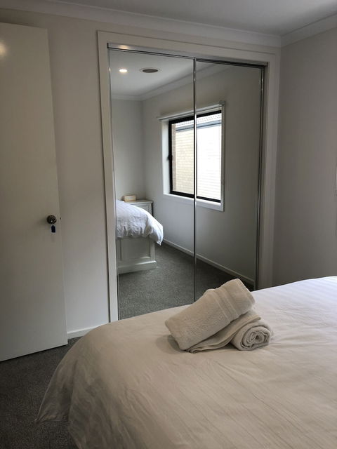 Apple House Upper Point Cook - Dalby Accommodation 4