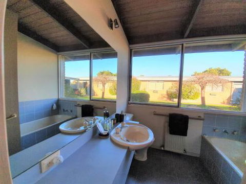 GRACEDALE HILLS HOMESTEAD - Dalby Accommodation 3